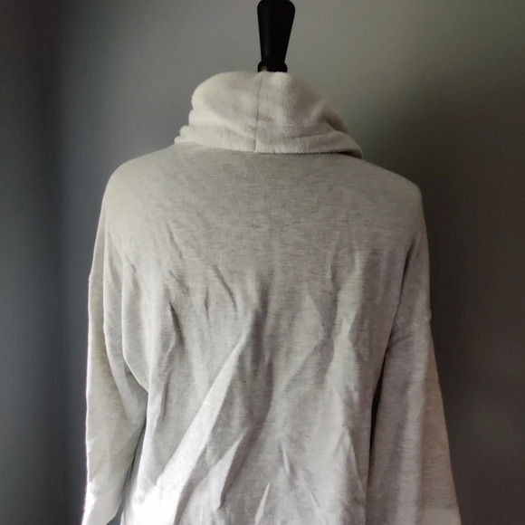 Cable and Gauge Crop Sweatshirt Top - Picture 5 of 5